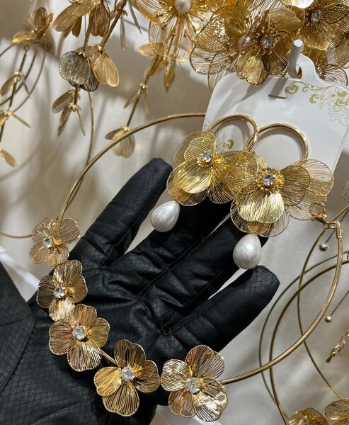 Floral chocker set