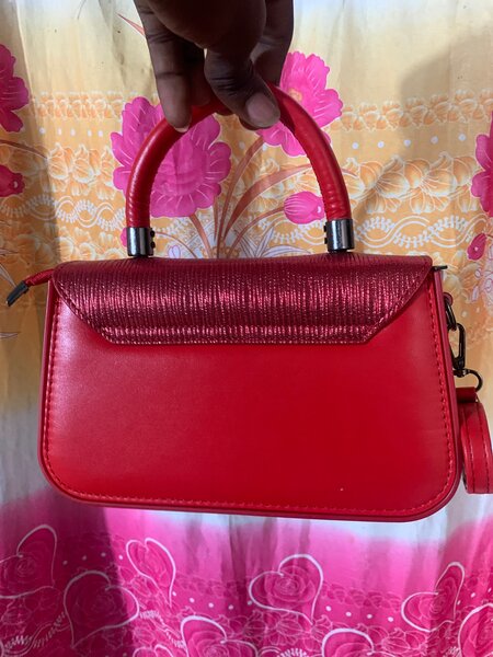 Sac à main rouge élégant