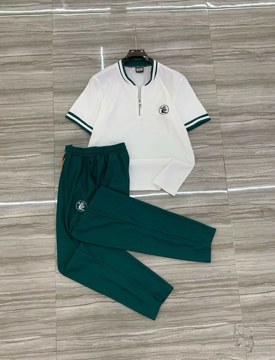 Ensemble de sport élégant