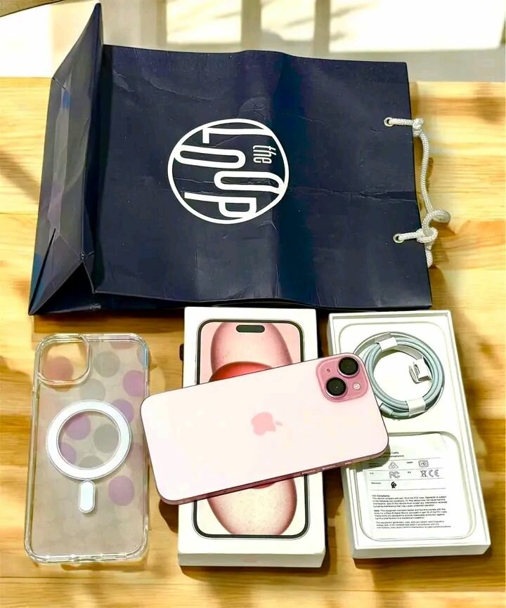 iPhone 13 Rose avec Accessoires