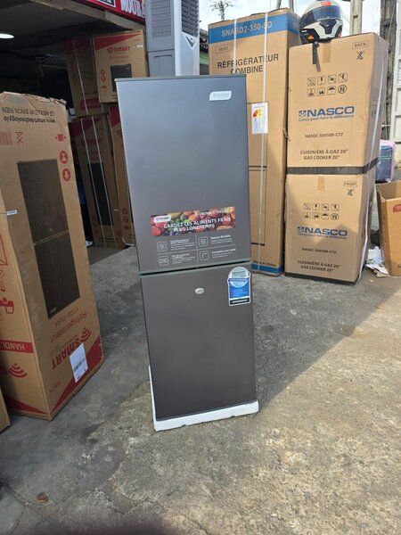 Réfrigérateur combiné moderne