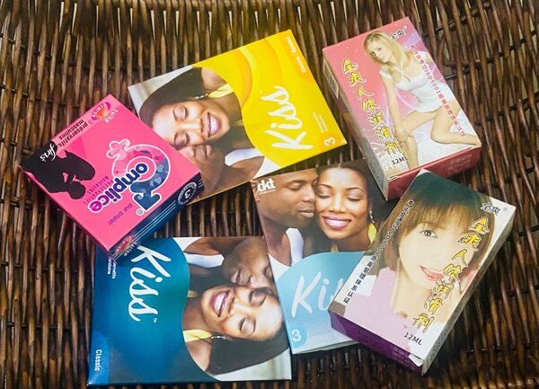 12 préservatifs + 2 lubrifiant