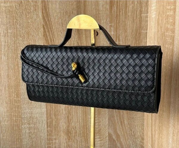 Sac à main tissé élégant