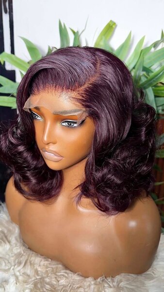 Perruque bouclée en dentelle