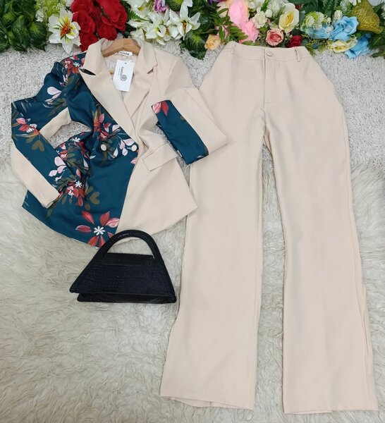 Costume pantalon fleuri élégant