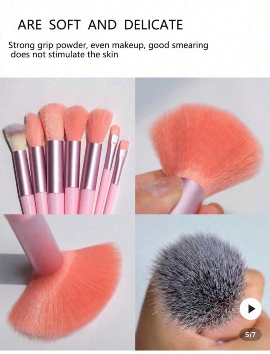 Pinceaux de maquillage roses