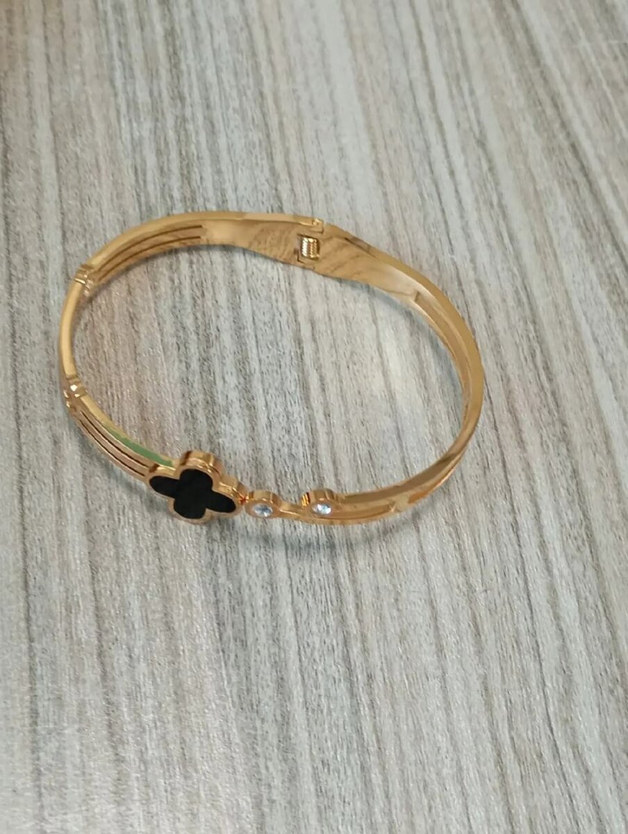 Bracelet doré élégant