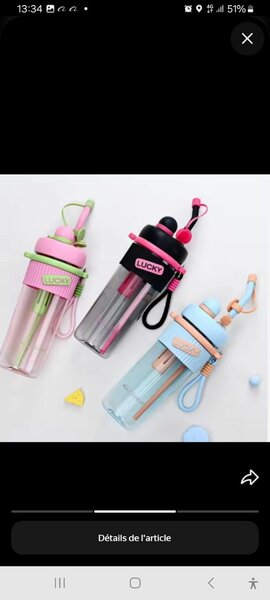 Bouteille d'eau avec paille