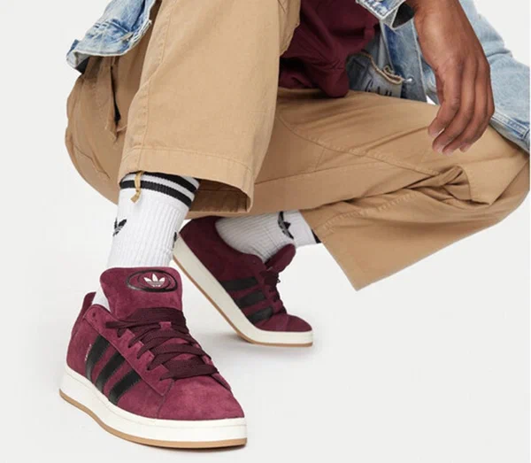 Sneakers en daim bordeaux