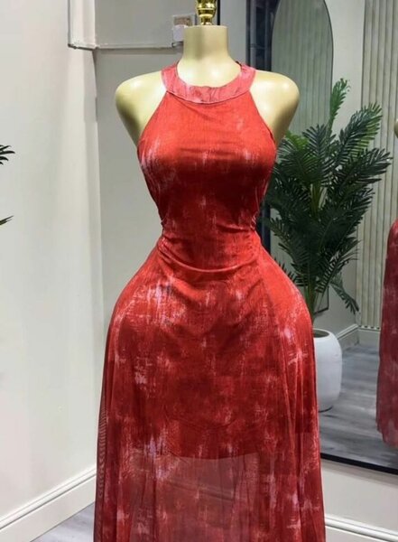 Robe rouge en velours pour femme