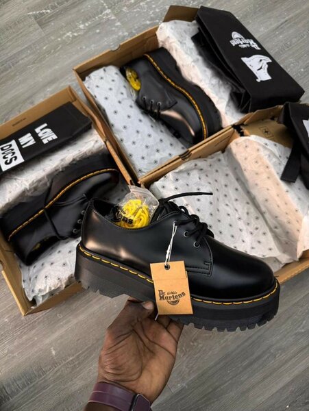 Chaussures noires en cuir élégantes