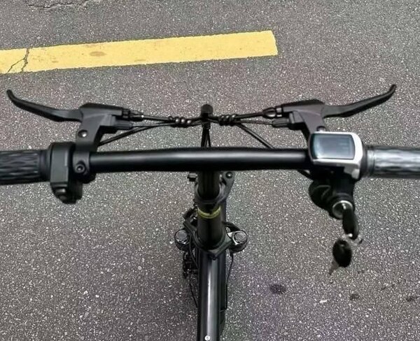 Vélo électrique pliant compact