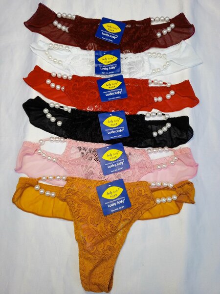 String en dentelle rouge sexy