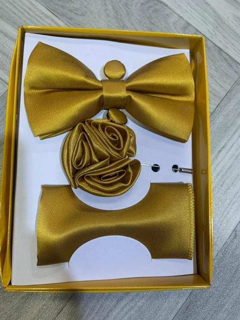 Ensemble de nœud papillon doré