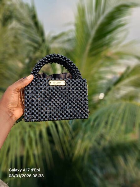 Sac à main perlé chic