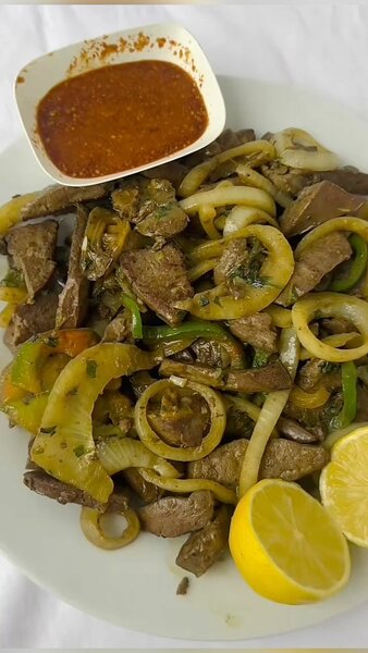 Foie Sauté Épicé avec Sauce