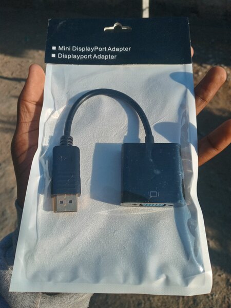 Display port to VGA adapter