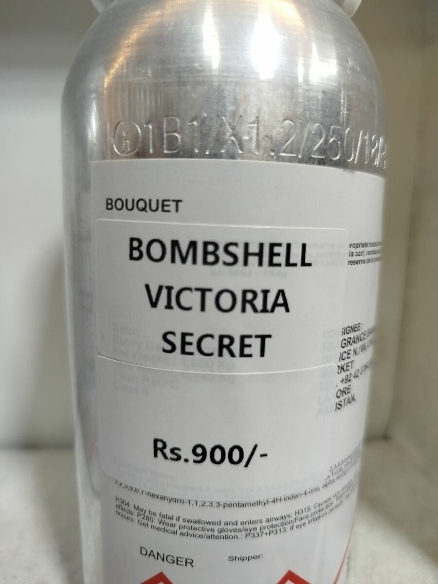 Bombshell Victoria secret woman