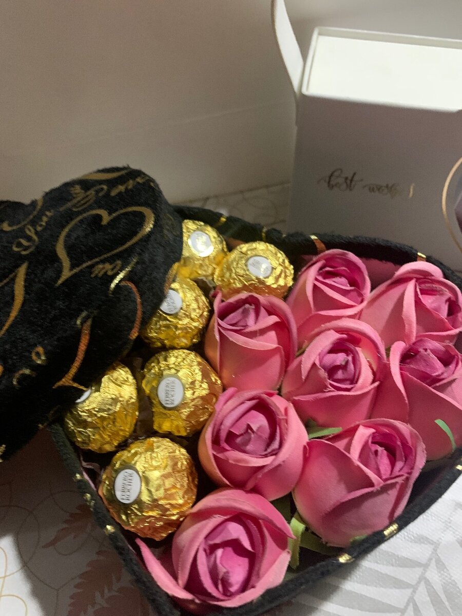 Coffret Cadeau Roses et Chocolats