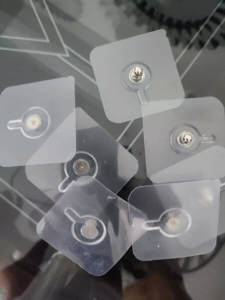 Supports muraux sans perçage