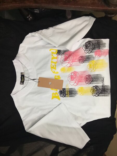 T-Shirt Blanche Graphique Tendance