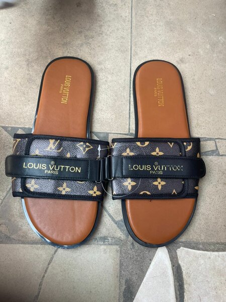 Sandales Louis Vuitton élégantes