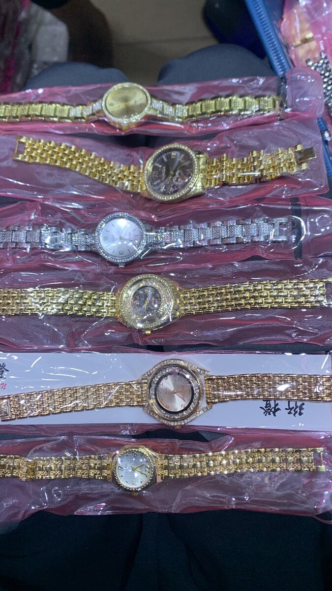 Montres élégantes en acier inoxydable