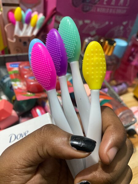 Brosses à lèvres colorées