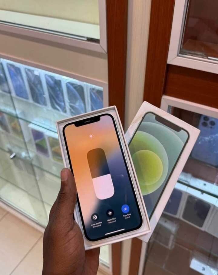 iPhone 12 blanc déverrouillé