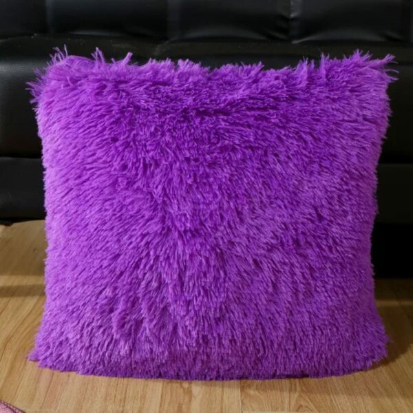 Coussin peluche violet doux