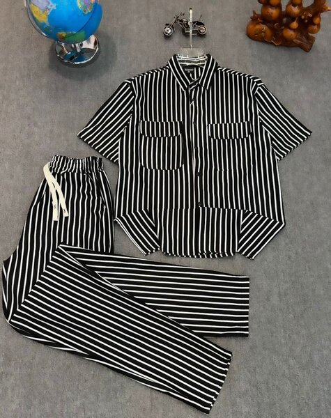 Pyjama rayé noir et blanc