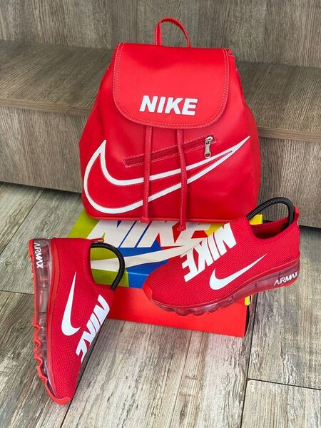 Nike Sac et Baskets Rouges