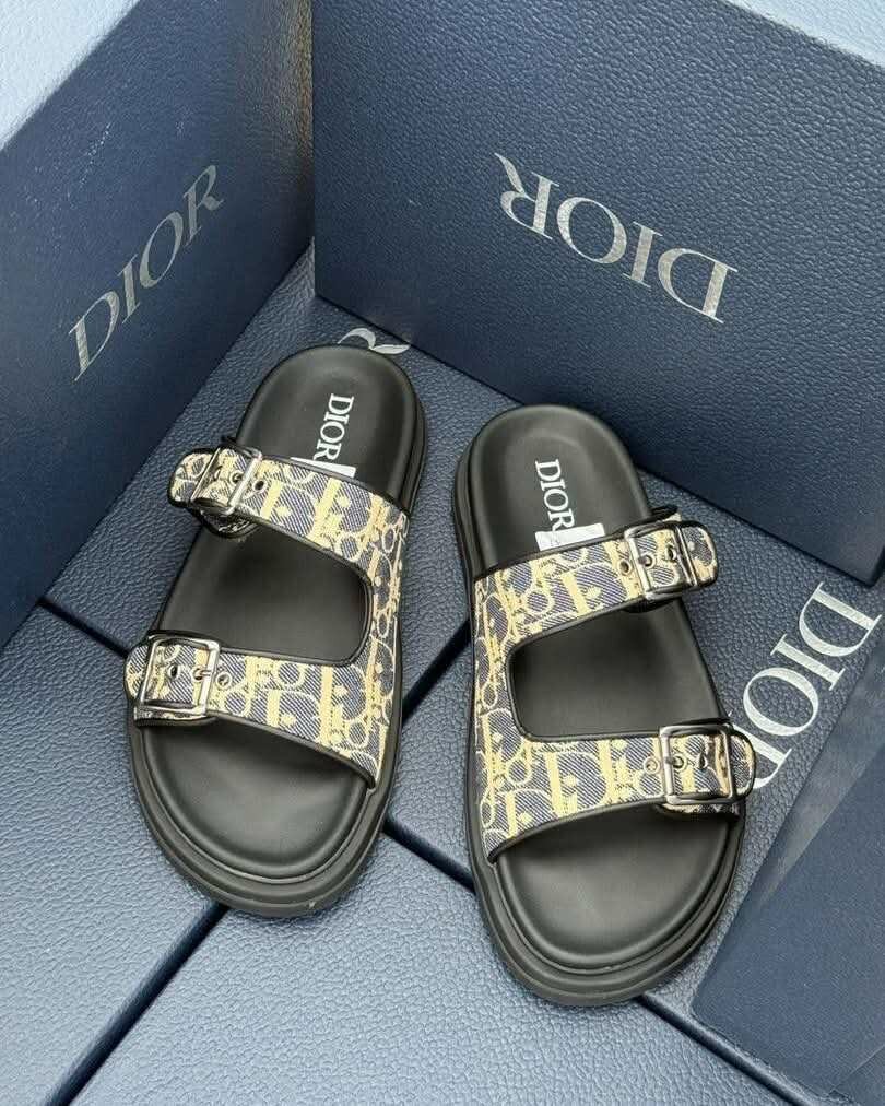 Sandales Dior élégantes
