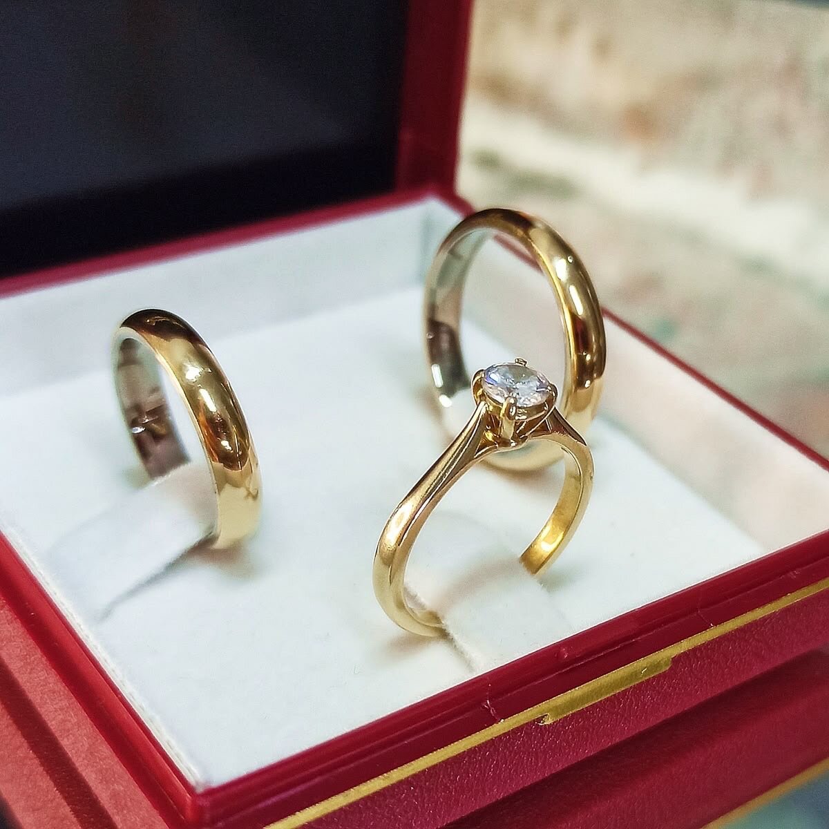 Alliances en or avec diamant