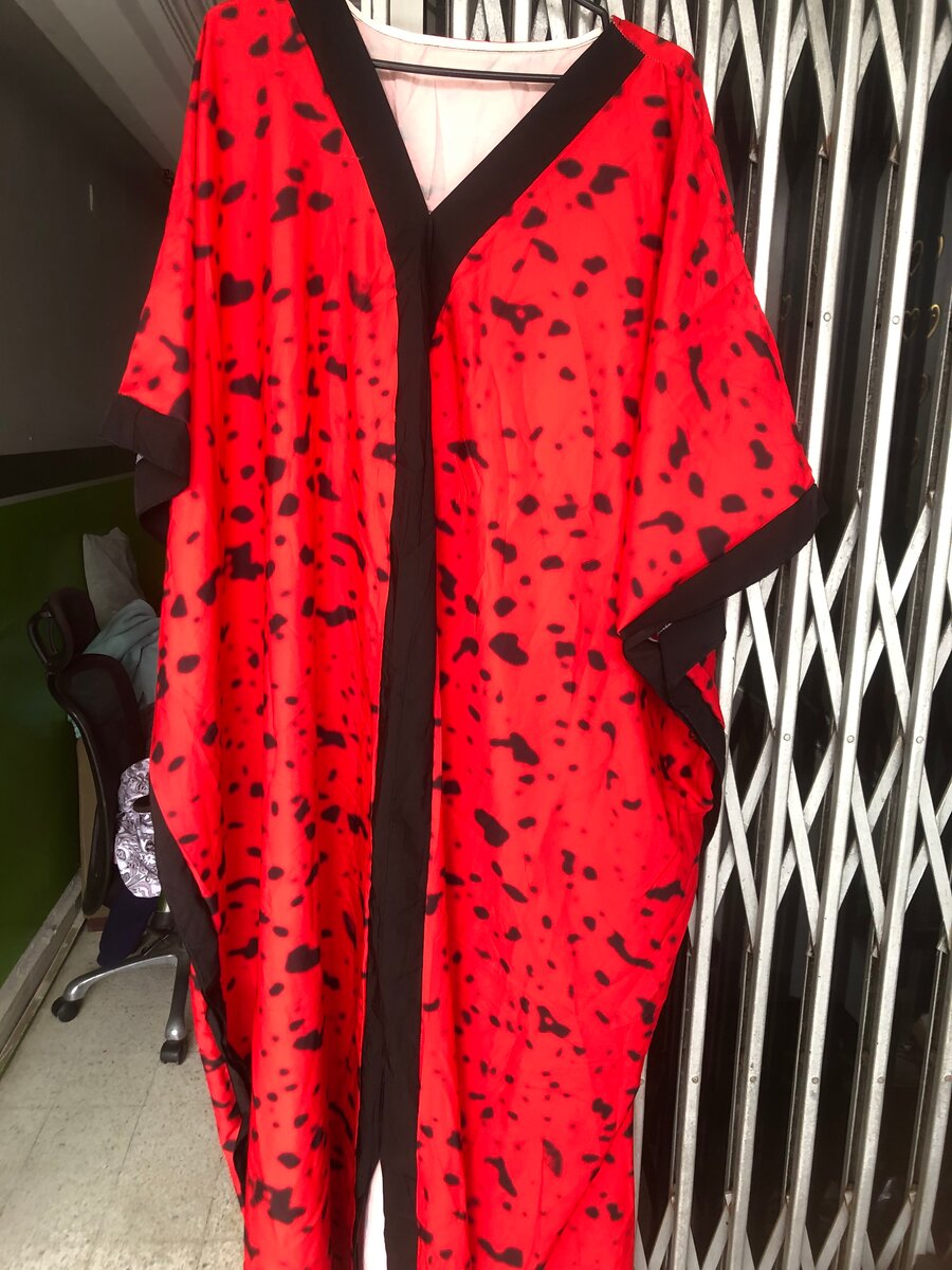 Robe kimono rouge à motifs élégants