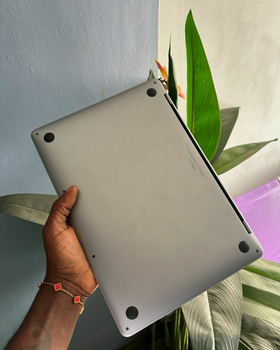 Mac Book Pro 19 Intel Core i5 -128GB
