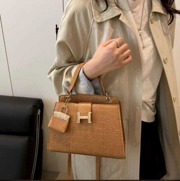 Sac en cuir crocodile élégant