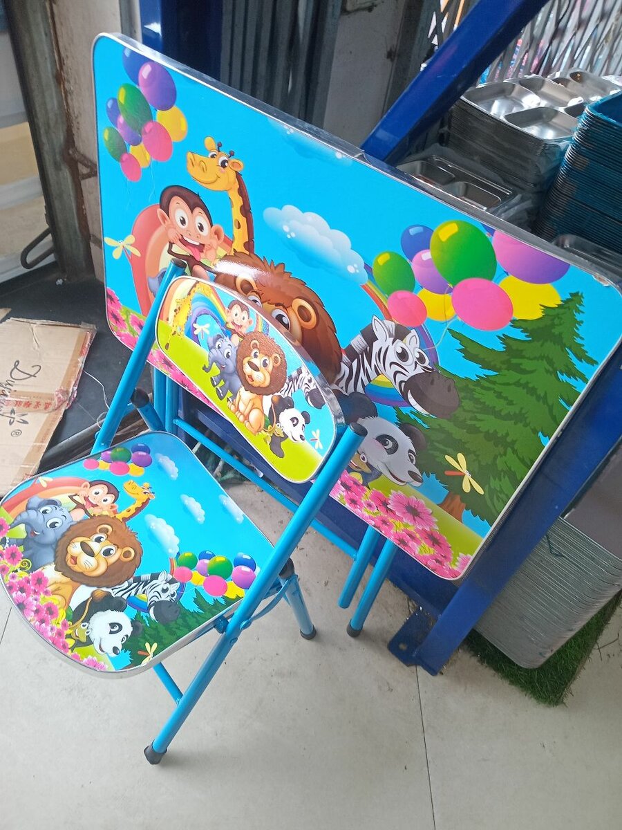 Kids catoons  lunch and learning table set