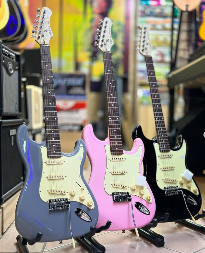 Электрогитара  Sqoe