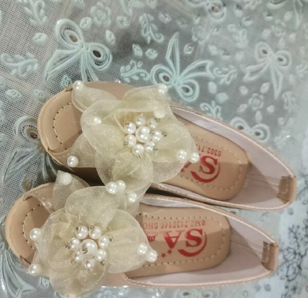 Heel shoes