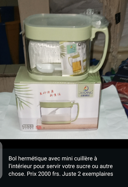 Bol hermétique avec cuillère