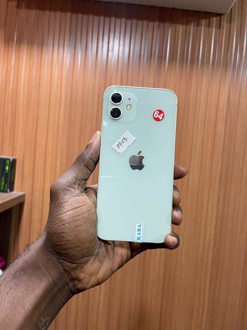 iPhone 12simple casi neuf