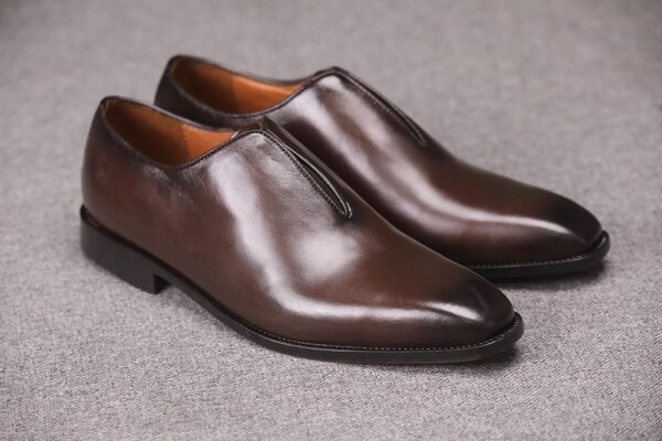 Chaussures en cuir marron