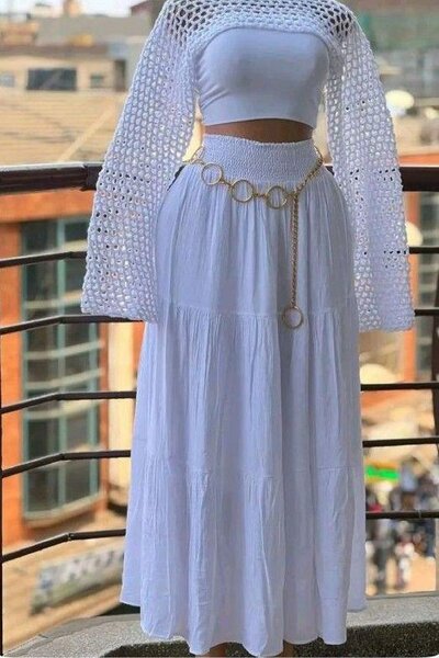 Ensemble jupe et haut blanc élégant pour femme