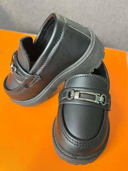 Chaussures pour enfants élégantes