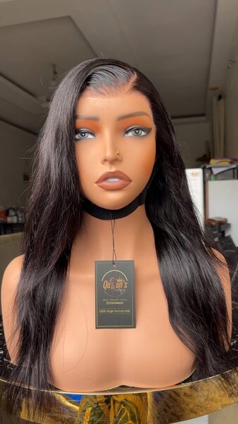 Perruque cheveux longs noirs