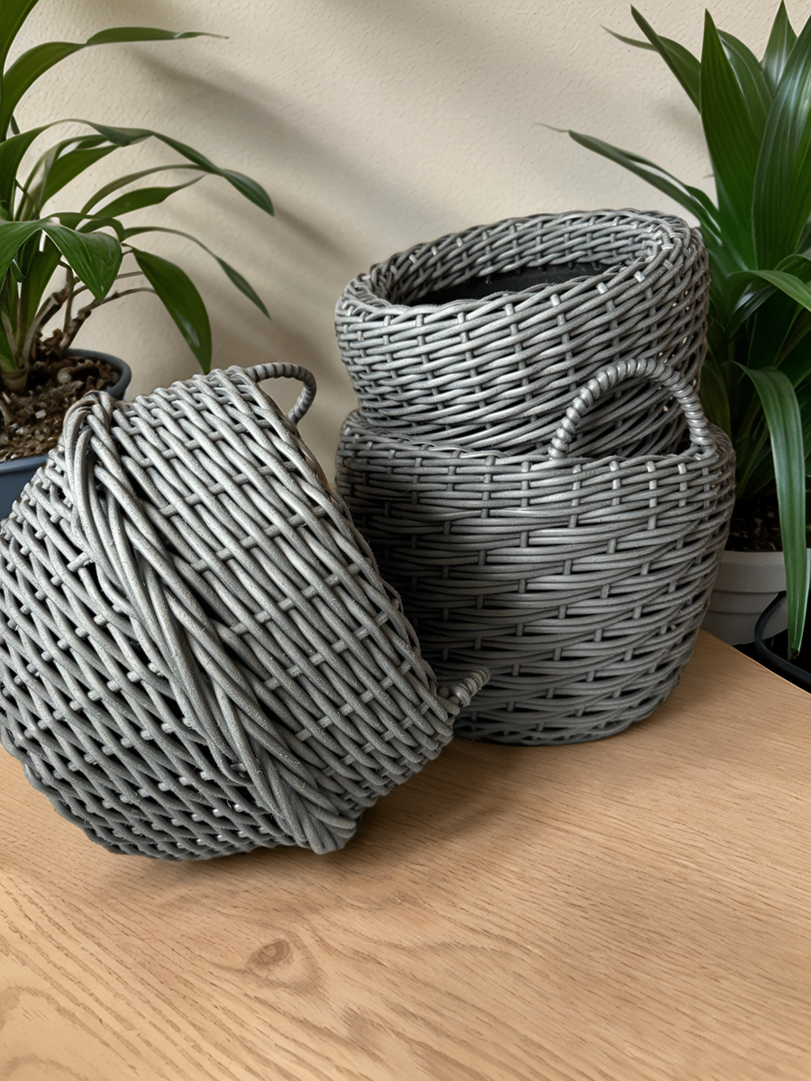 Кашпо из ротанга ручной работы