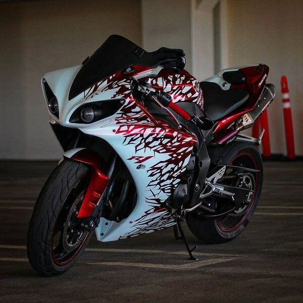 Autocollant moto rouge et noir