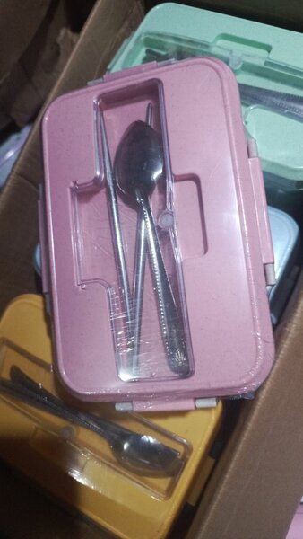 Boîte à lunch avec couverts