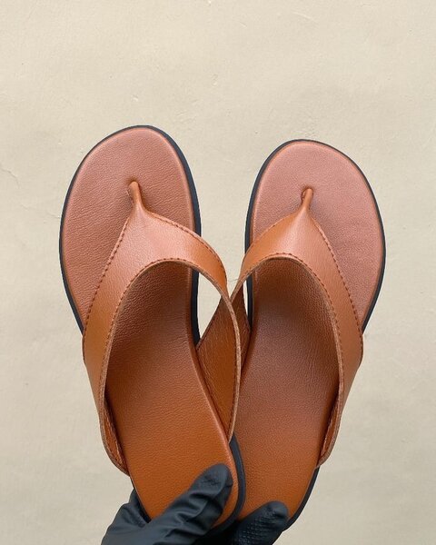 Sandales en cuir marron élégantes